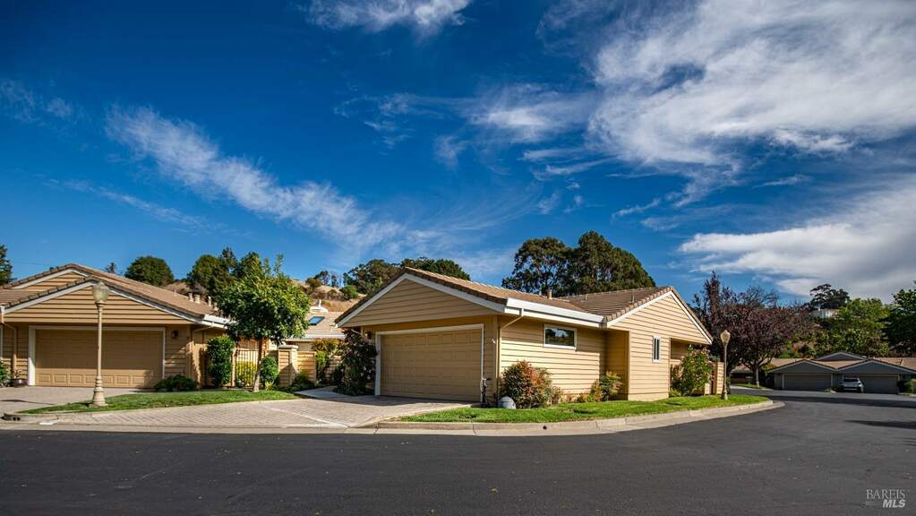 27 Peacock Court, San Rafael, CA 94901