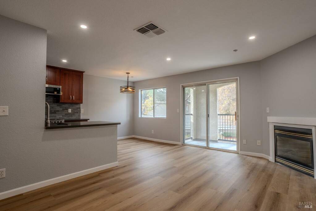 2001 Eastwood Drive #6, Vacaville, CA 95687