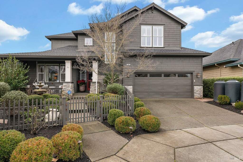 985 Langhart Court, Healdsburg, CA 95448