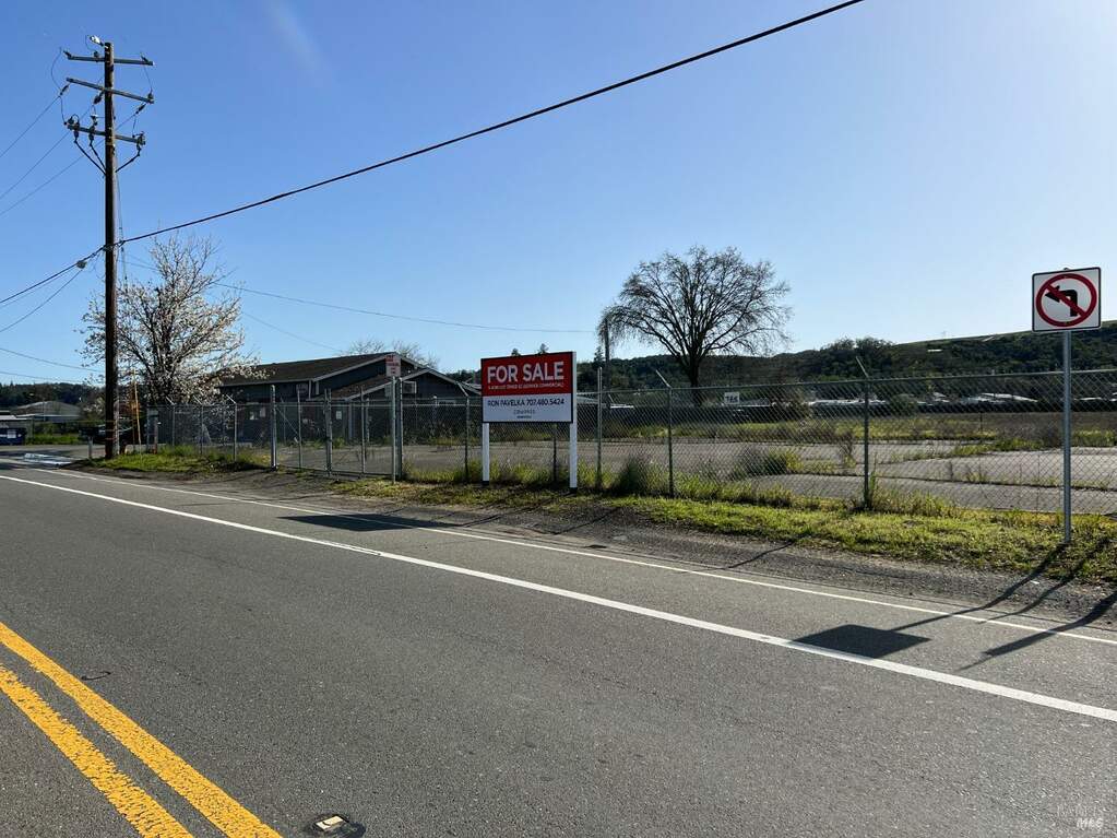 High Visibility and High Daily Traffic Counts at 1201 S Cloverdale Boulevard, Cloverdale, CA 95425