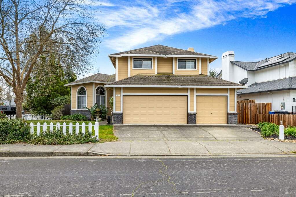 240 Belfiore Lane, Windsor, CA 95492