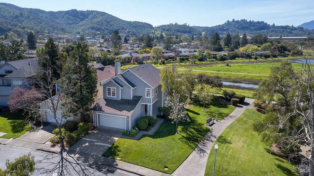 52 Waterside Circle, San Rafael, CA 94903