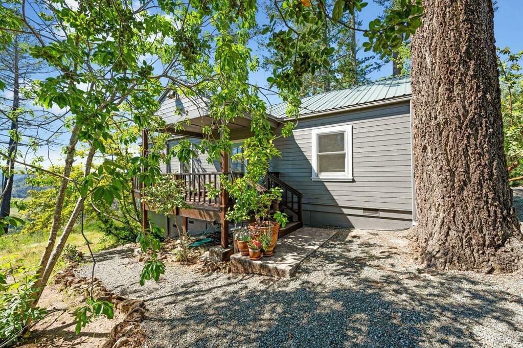 566 Community Hall Lane, St. Helena, CA 94574