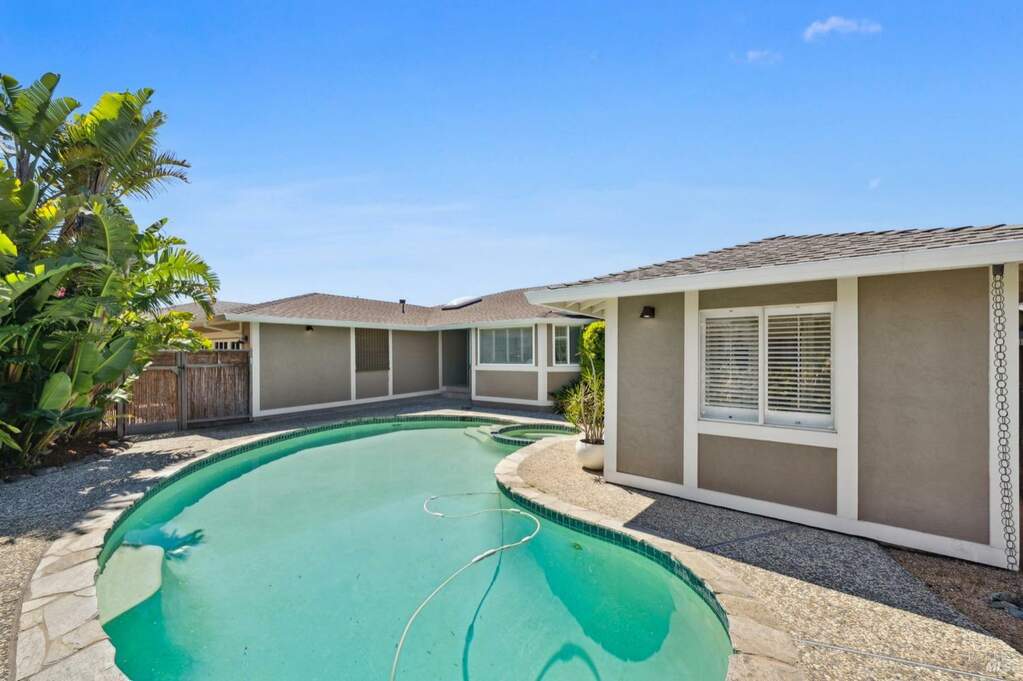 11 Saint Lucia Place, Tiburon, CA 94920