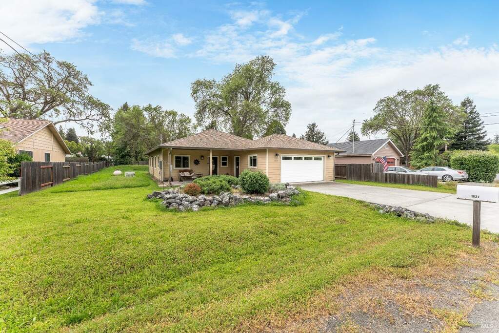 1821 Daniel Way, Redwood Valley, CA 95470