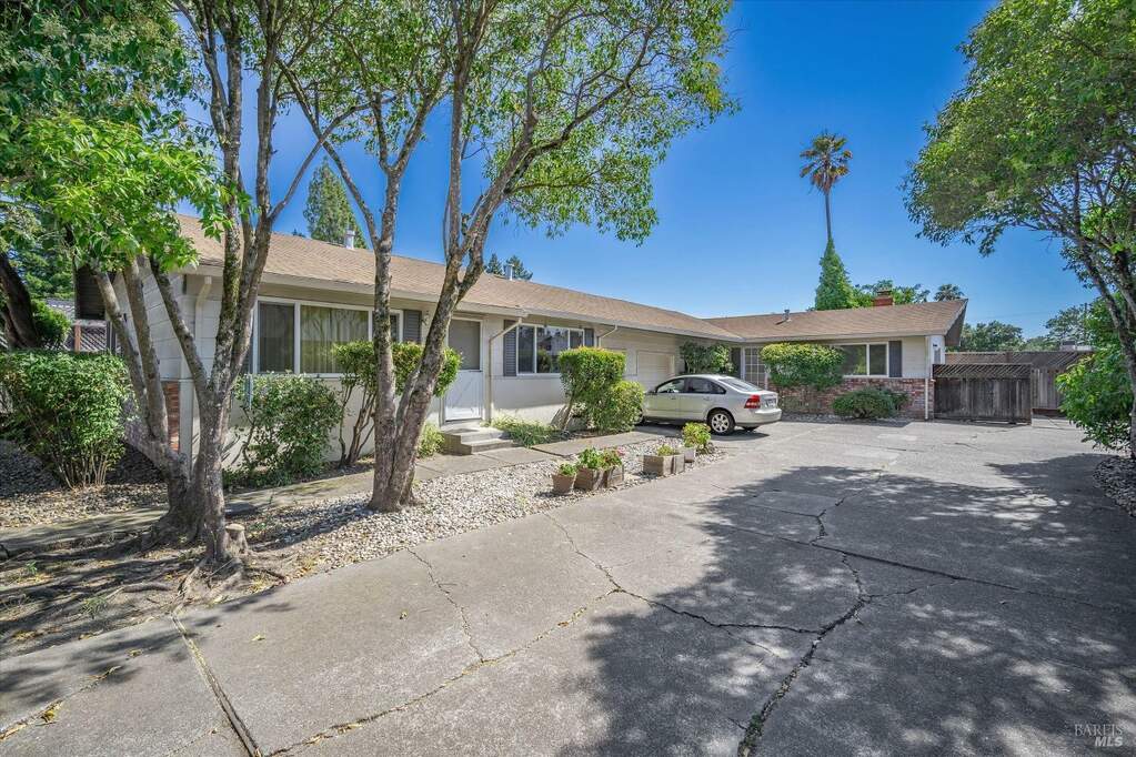 1543 Atlanta Court, Santa Rosa, CA 95405
