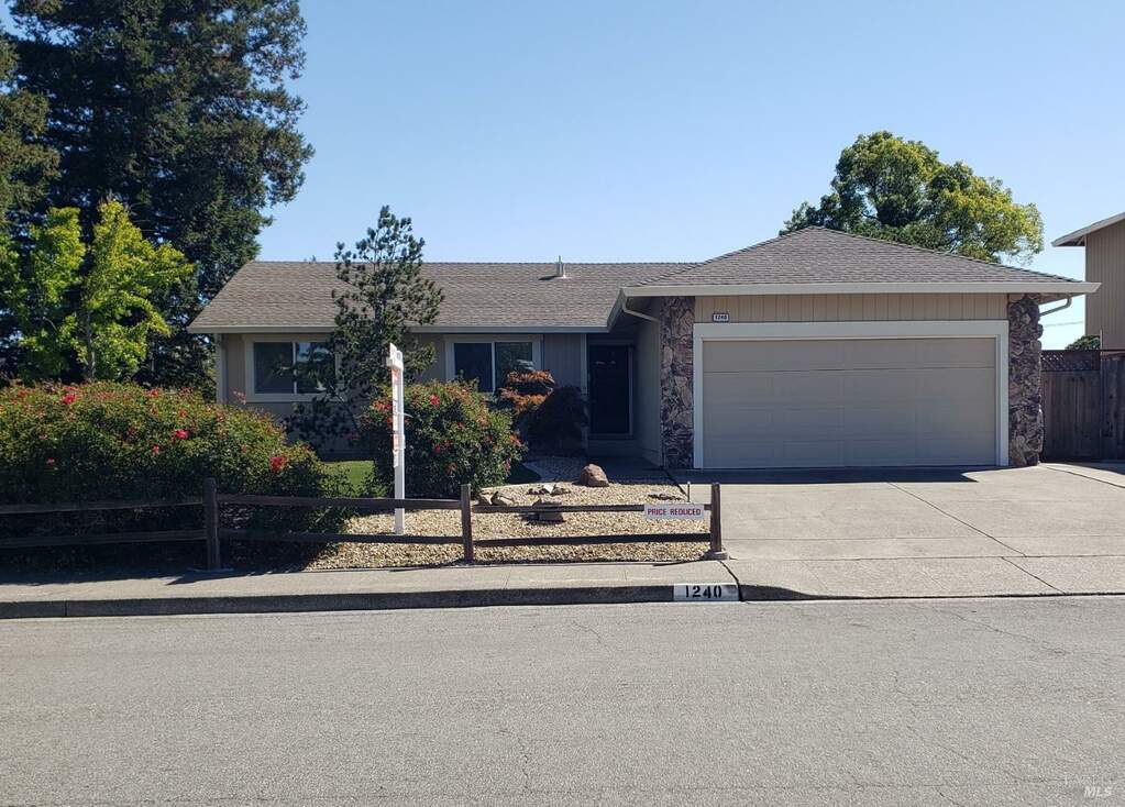 1240 Kresky Way, Petaluma, CA 94954