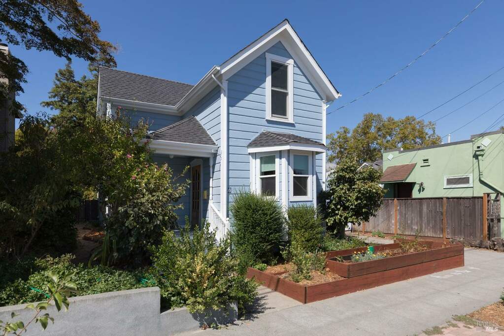 6 Douglas Street, Petaluma, CA 94952