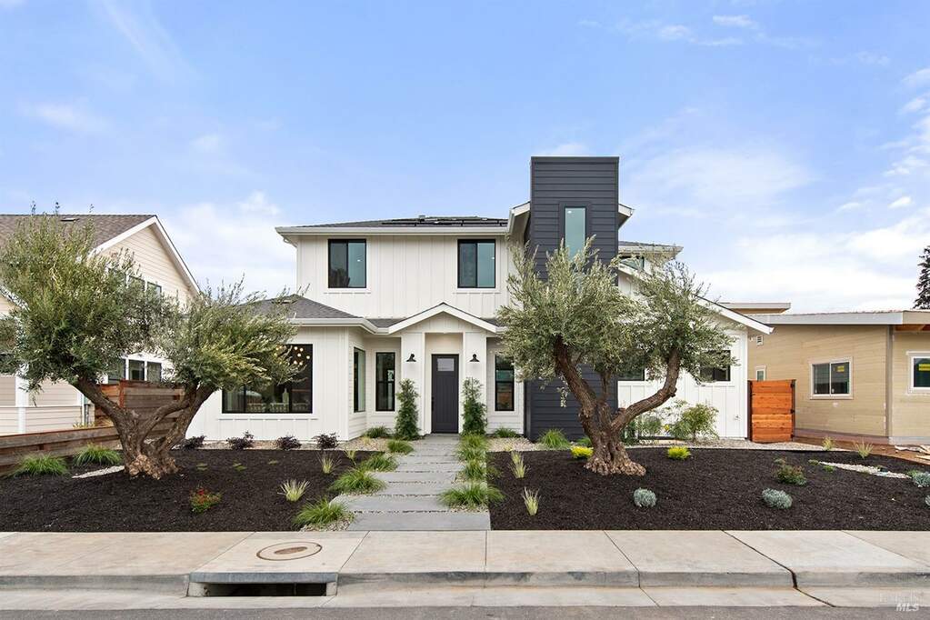 1000 Trentadue Way, Healdsburg, CA 95448