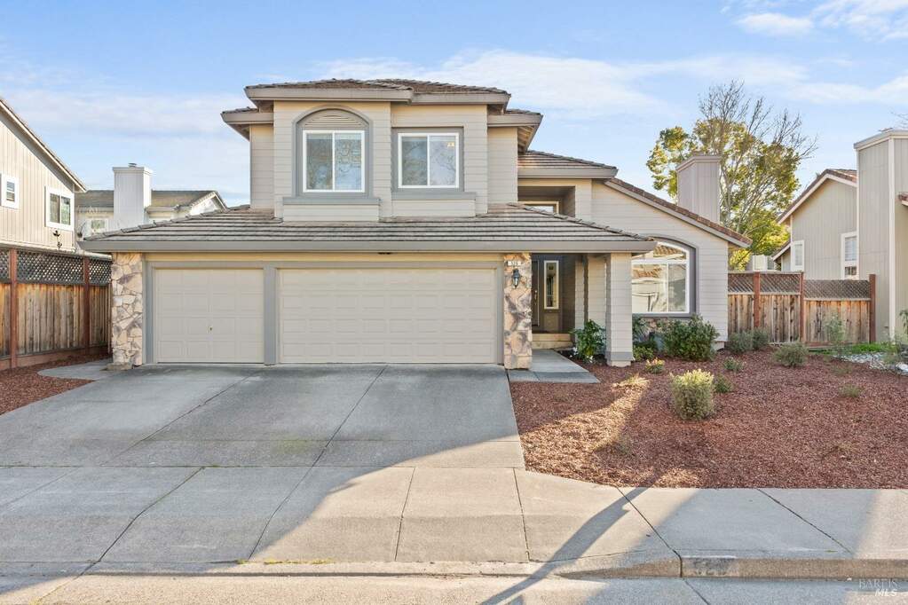 3 car garage with spacious driveway parking at 526 Pistachio Place, Windsor, CA 95492