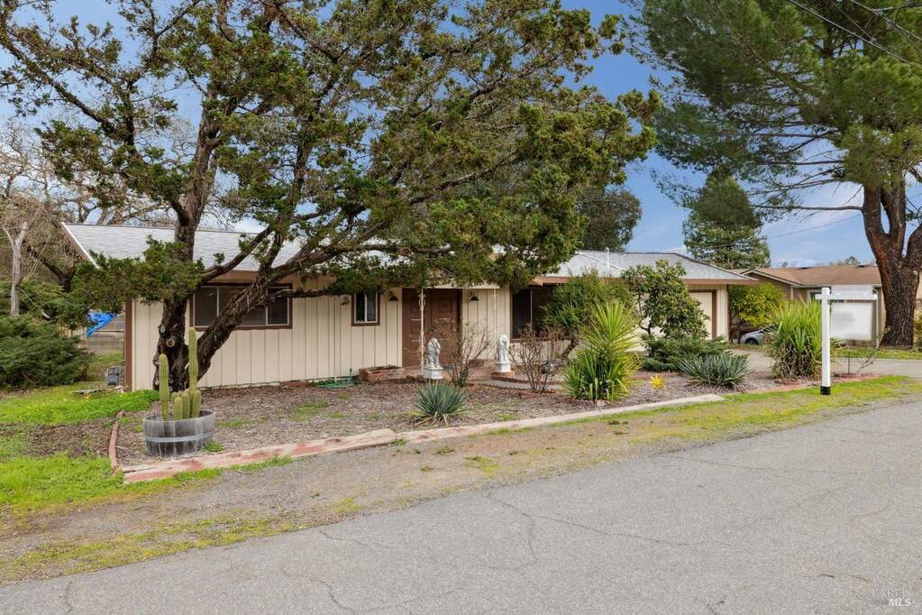 21220 Center Street, Geyserville, CA 95441