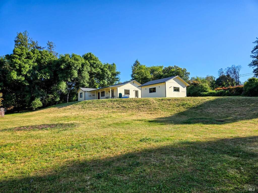 8100 Pinecrest Drive, Redwood Valley, CA 95470
