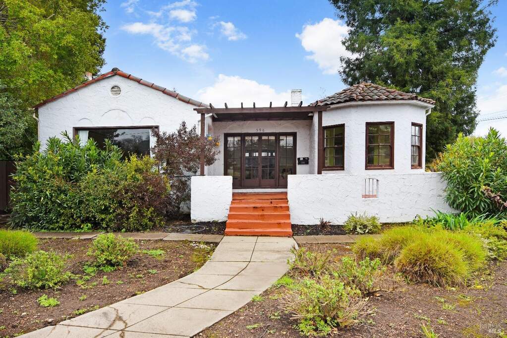 596 3rd Street E