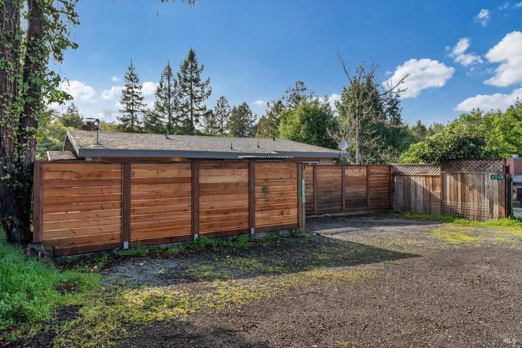 8050 Park Avenue, Forestville, CA 95436