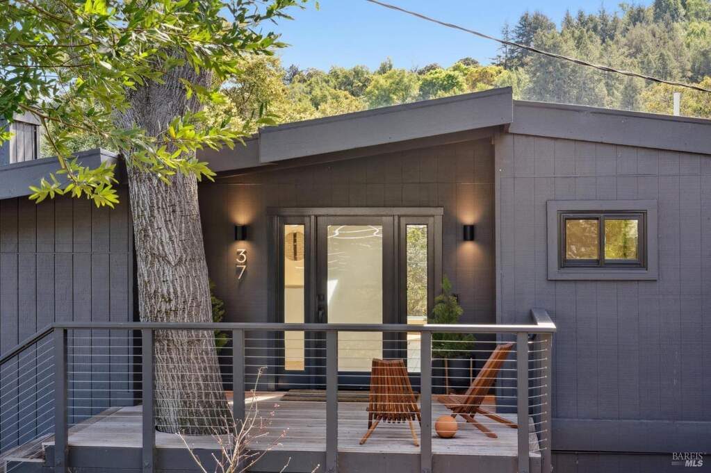 37 Los Robles Drive, San Rafael, CA 94901