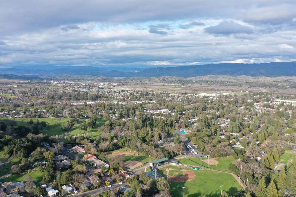 320 Janix Drive, Ukiah, CA 95482