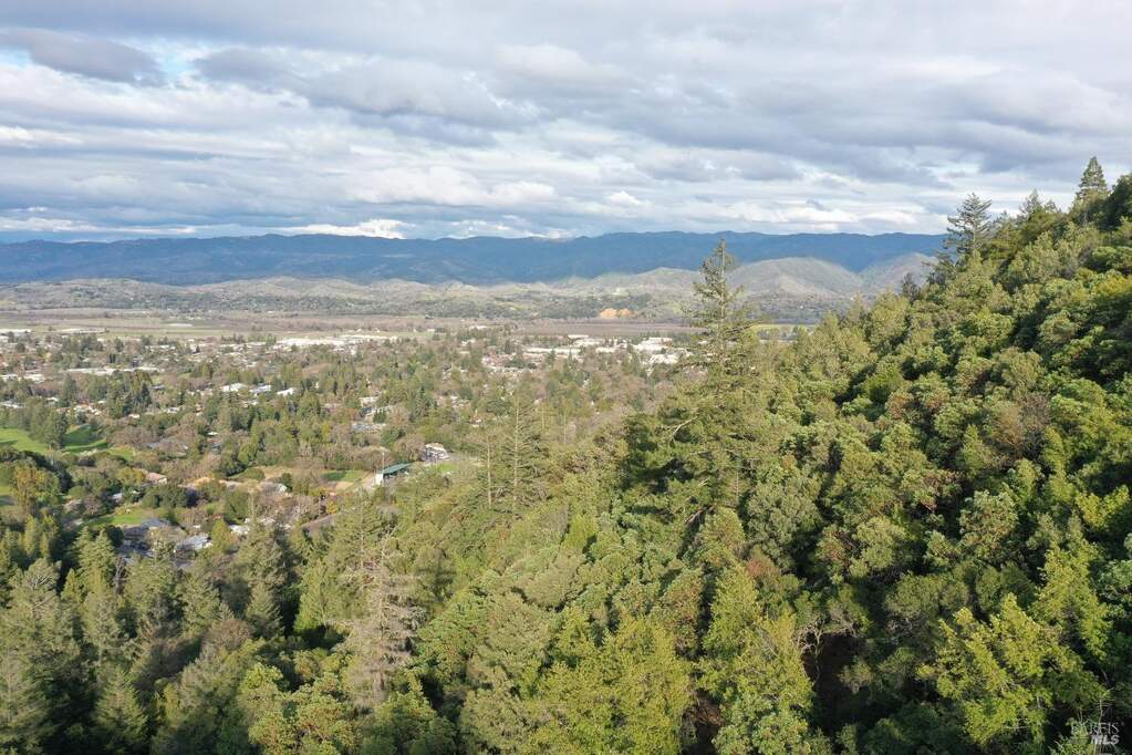 320 Janix Drive, Ukiah, CA 95482