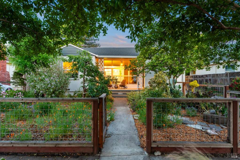 612 Madison Street, Petaluma, CA 94952