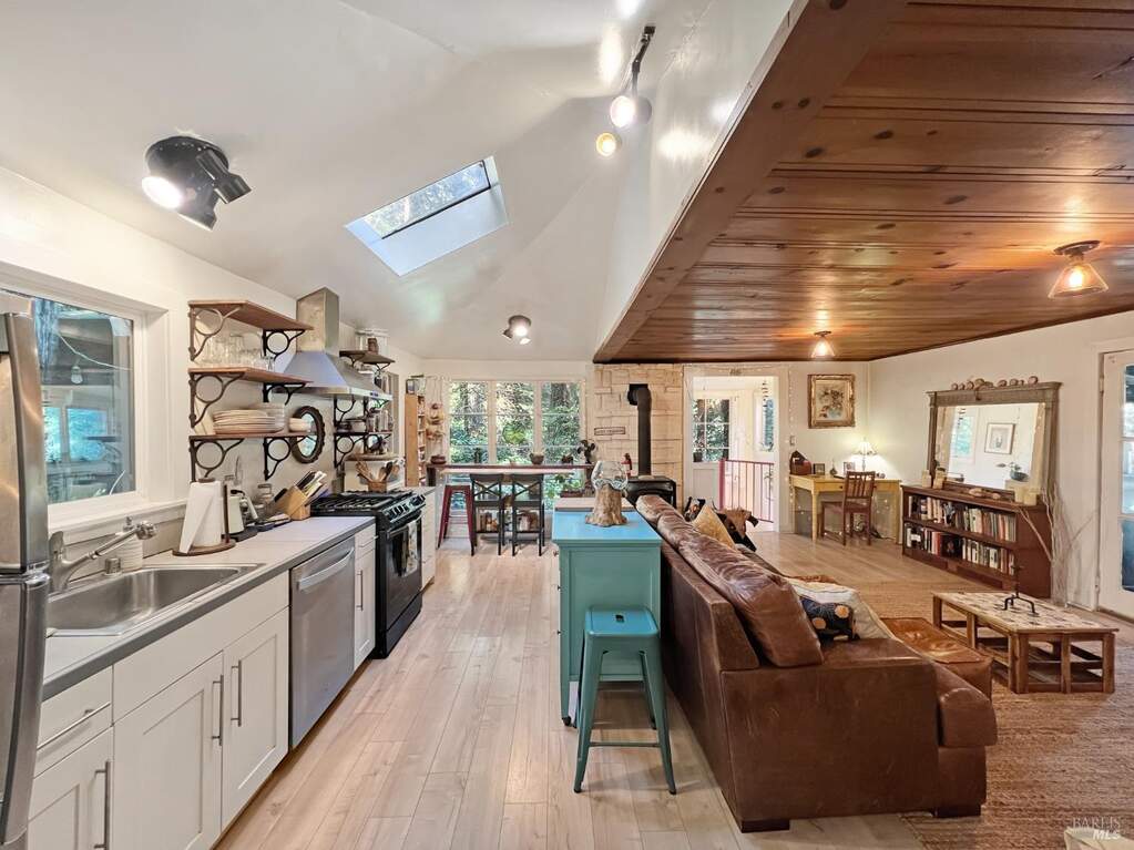 21600 Starrett Hill Drive, Monte Rio, CA 95462