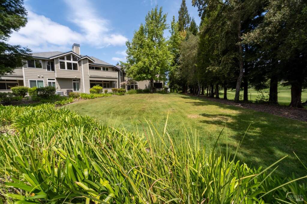 2066 Stonefield Lane, Santa Rosa, CA 95403