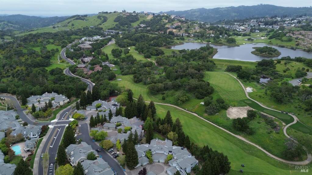 2066 Stonefield Lane, Santa Rosa, CA 95403