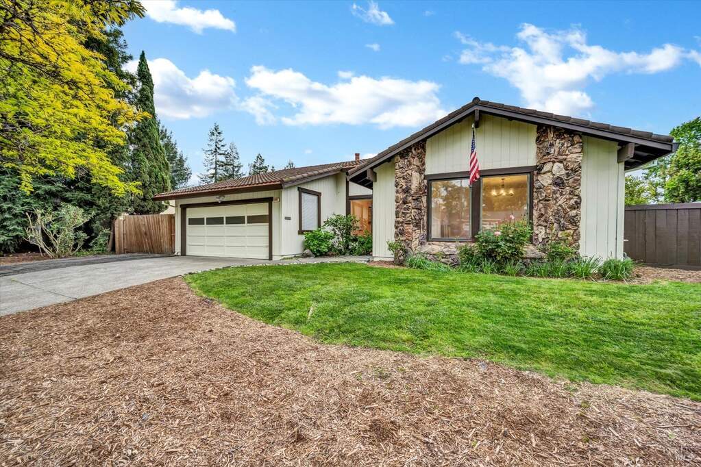 6095 Country Club Drive, Rohnert Park, CA 94928