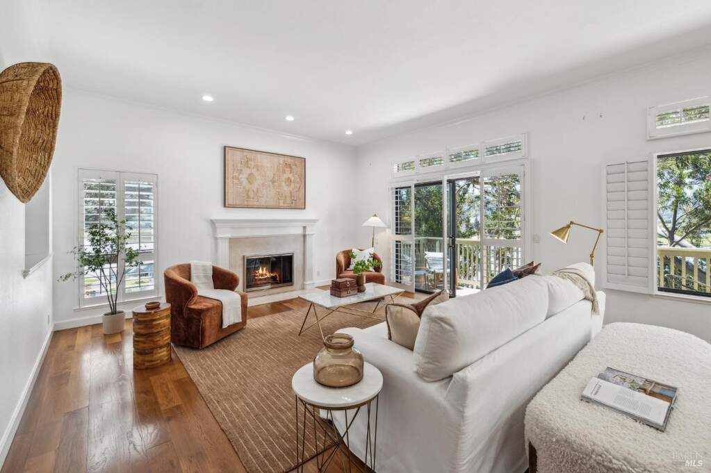 64 Eucalyptus Knoll Street