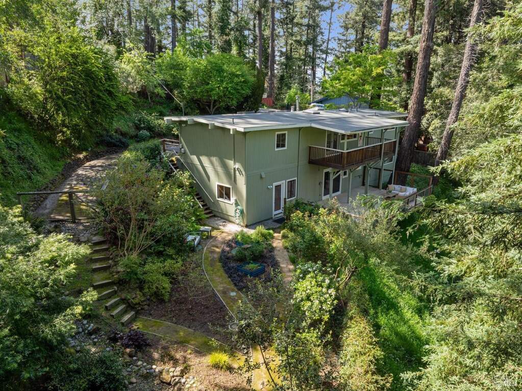 16 Ivy Lane, Woodacre, CA 94973