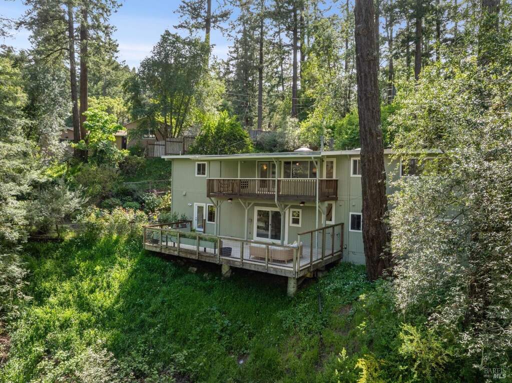 16 Ivy Lane, Woodacre, CA 94973