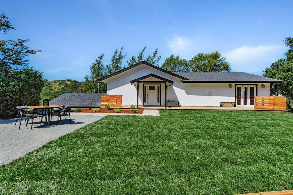 612 Canyon Road, Novato, CA 94947