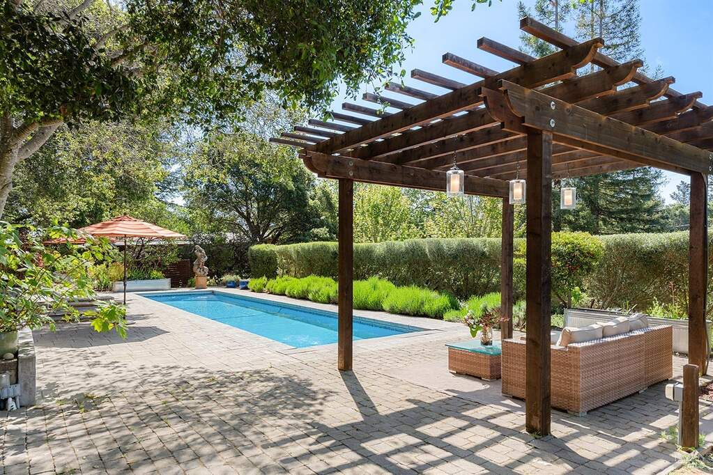 6694 Norcliff Drive, Sebastopol, CA 95472