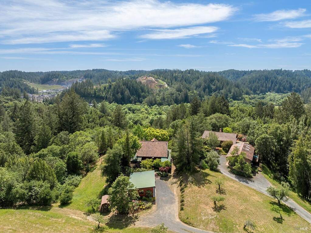 7600 Giusti Road, Forestville, CA 95436