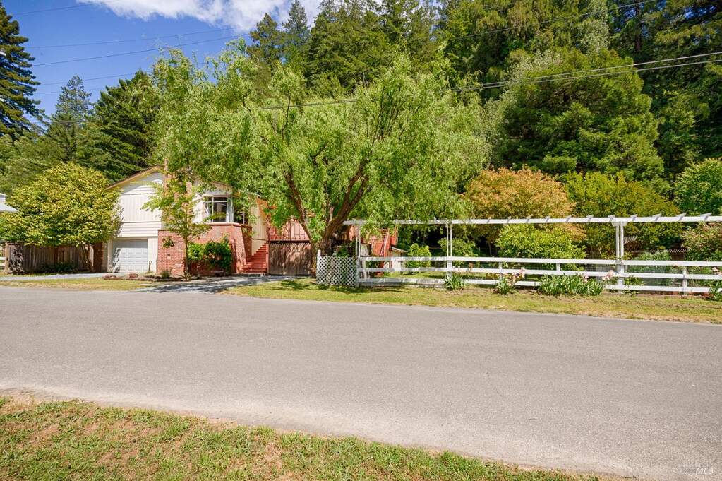 20215 Willow Road, Monte Rio, CA 95462