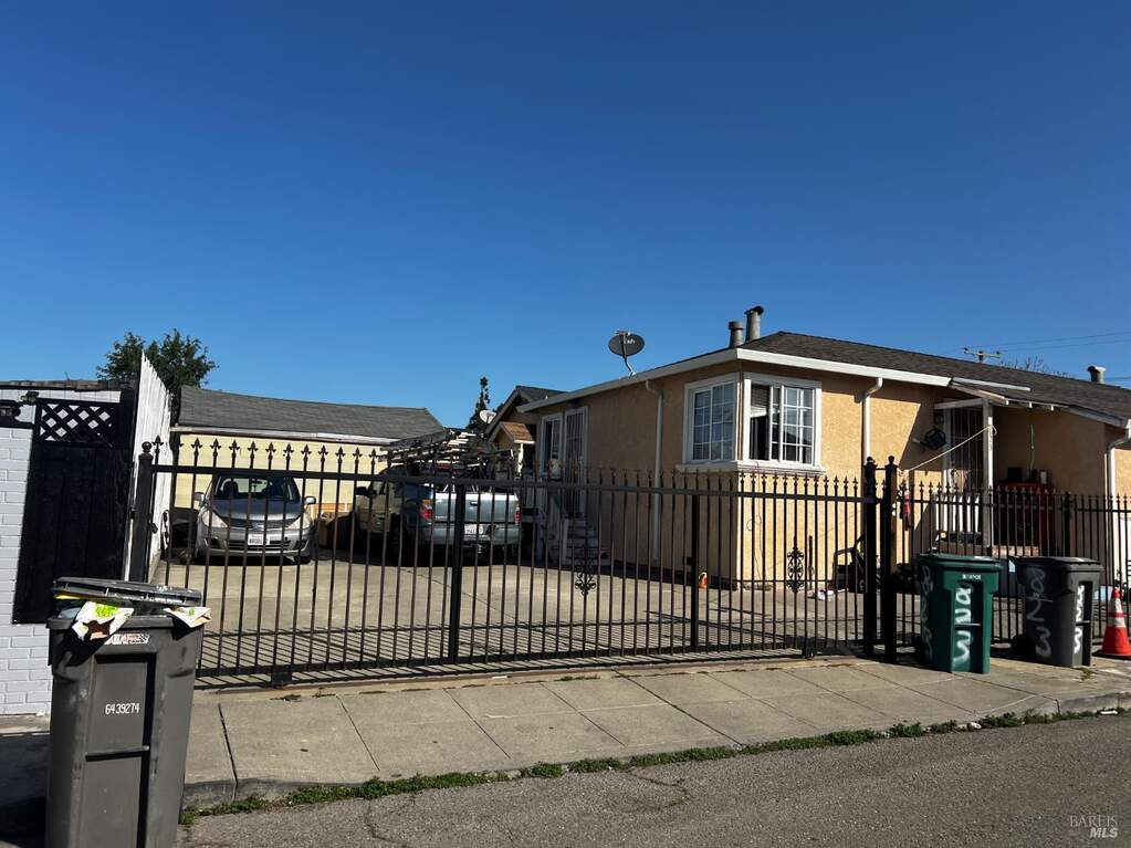 829 Apple Street, Oakland, CA 94603