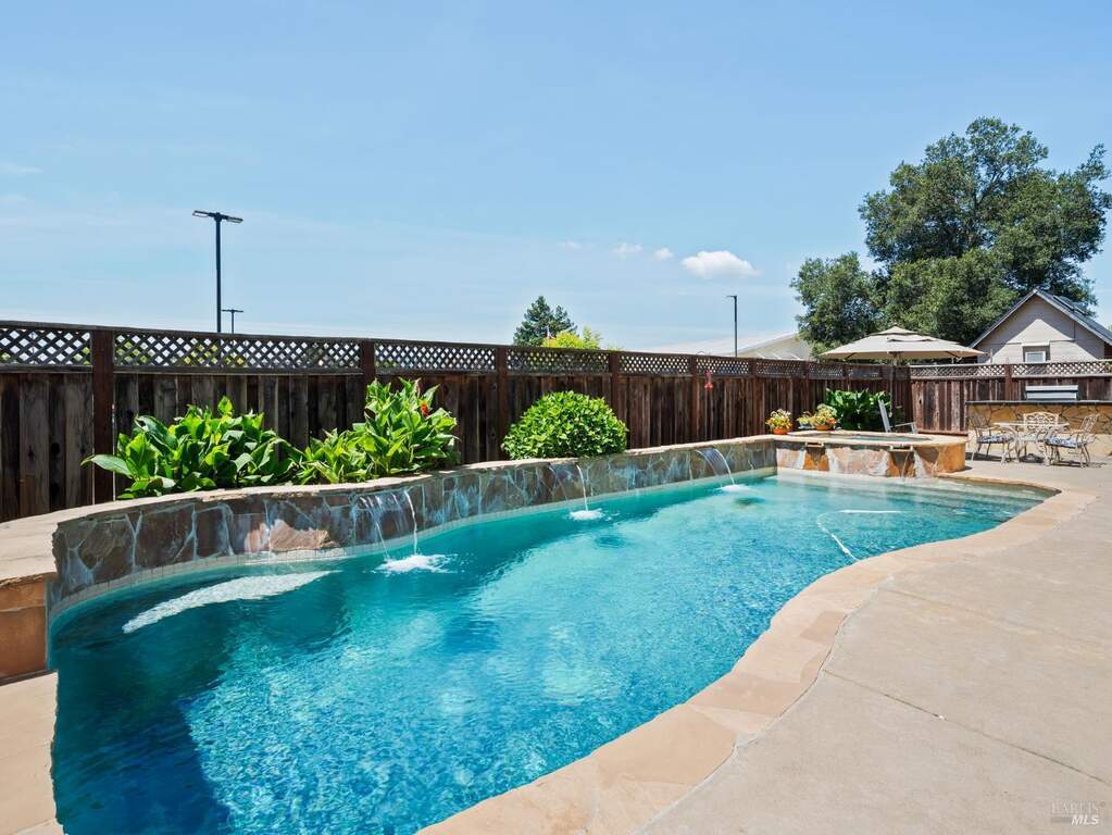 109 Paradise Drive, Napa, CA 94558