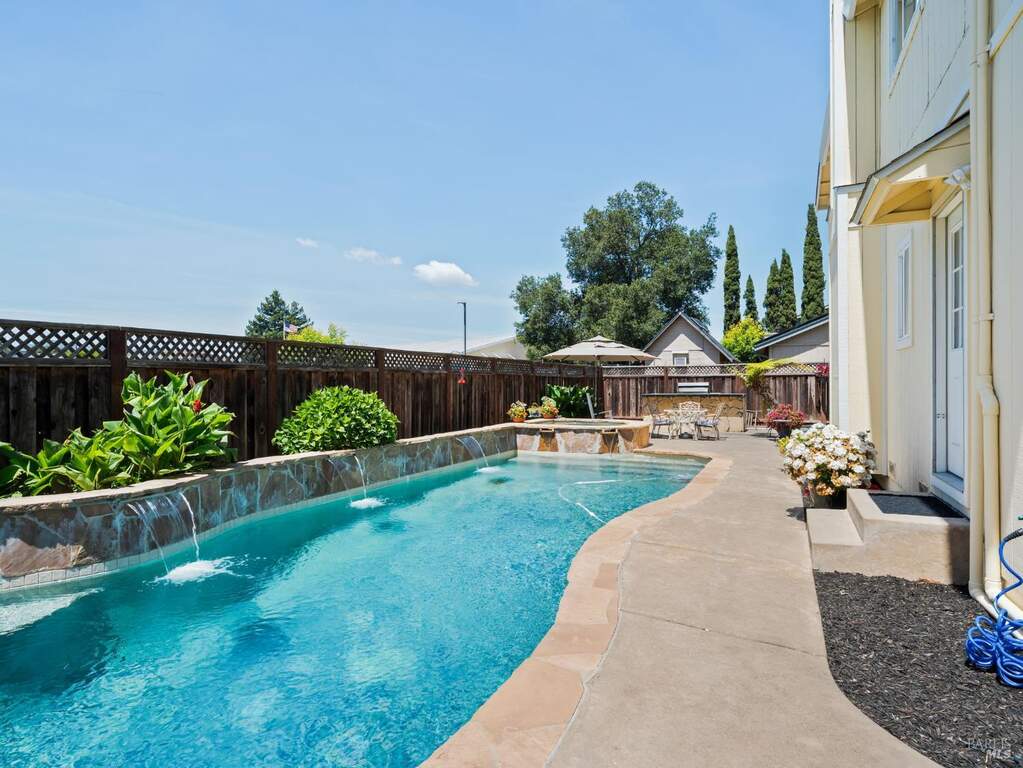 109 Paradise Drive, Napa, CA 94558