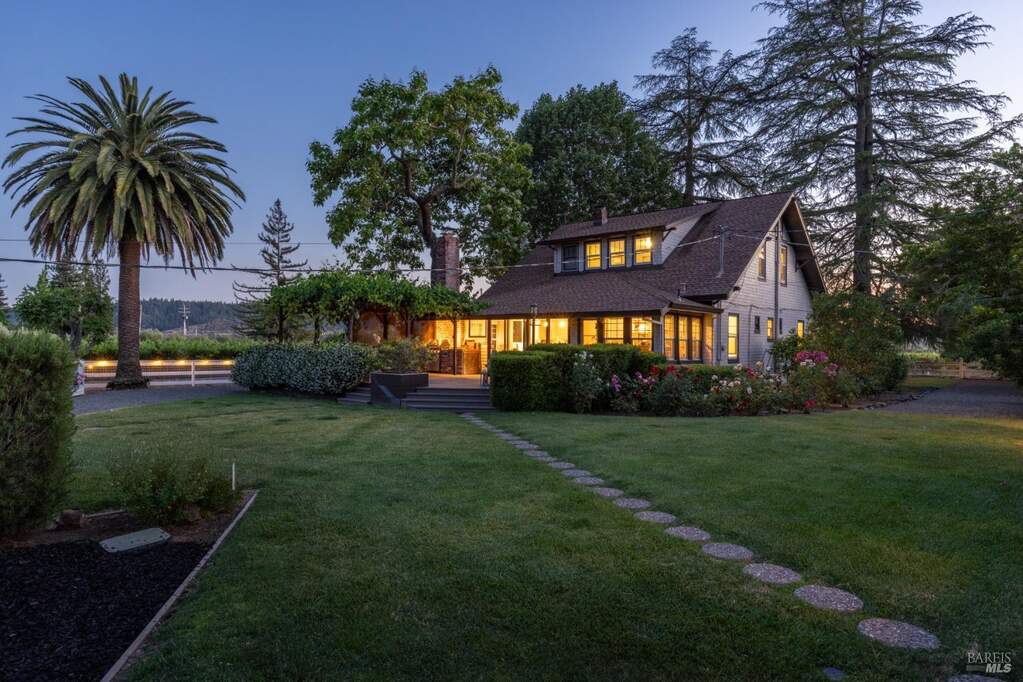 Classic homestead at 1499 Moody Lane, Geyserville, CA 95441