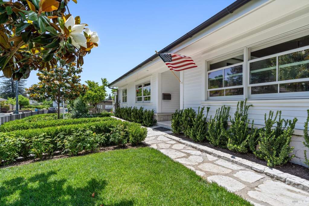1003 Sunnyside Drive, Healdsburg, CA 95448
