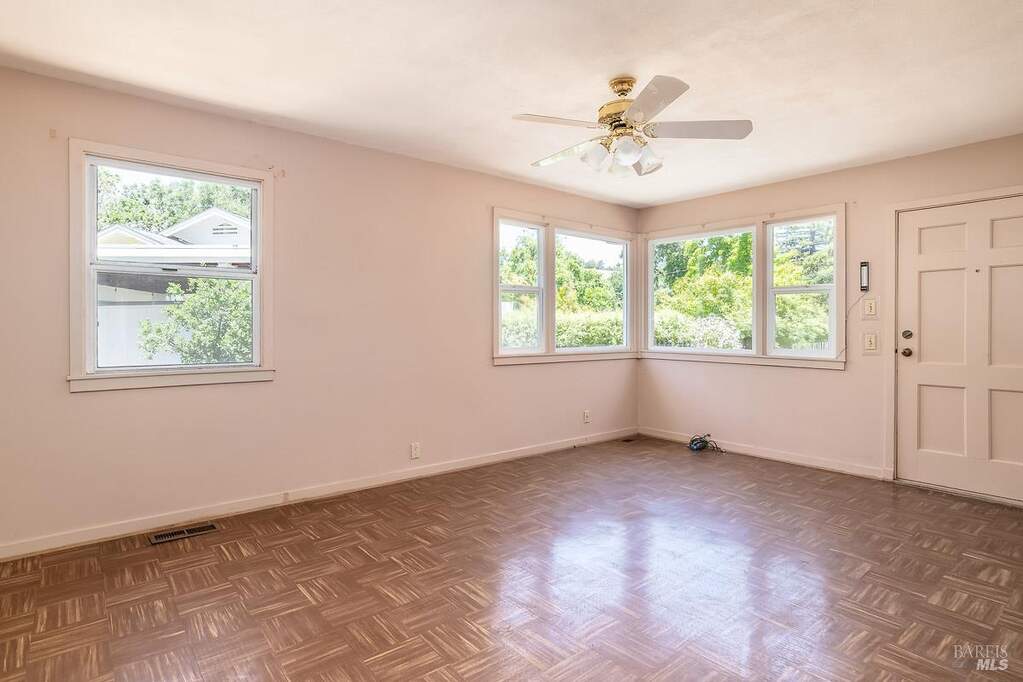 8 Crescent Court, Woodacre, CA 94973