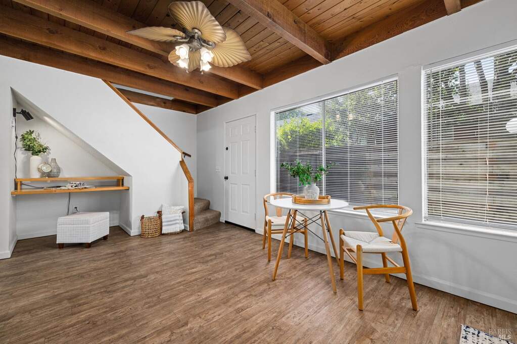 16 Kingston Way, Cotati, CA 94931