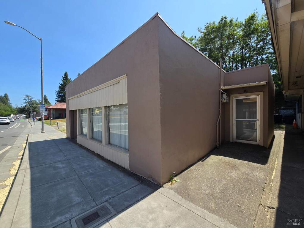244 S Main Street, Willits, CA 95490