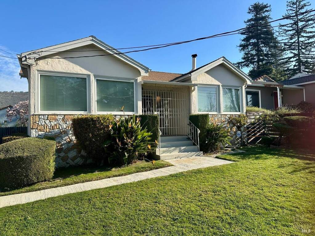 7512 Sunkist Drive, Oakland, CA 94605