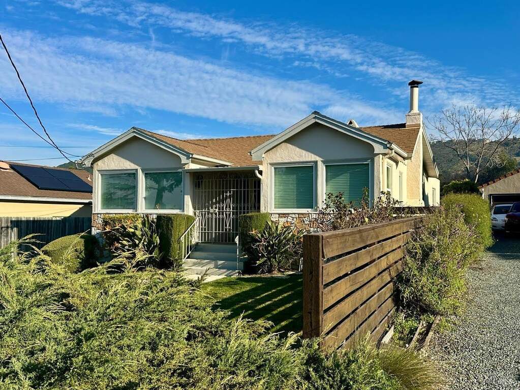 7512 Sunkist Drive, Oakland, CA 94605