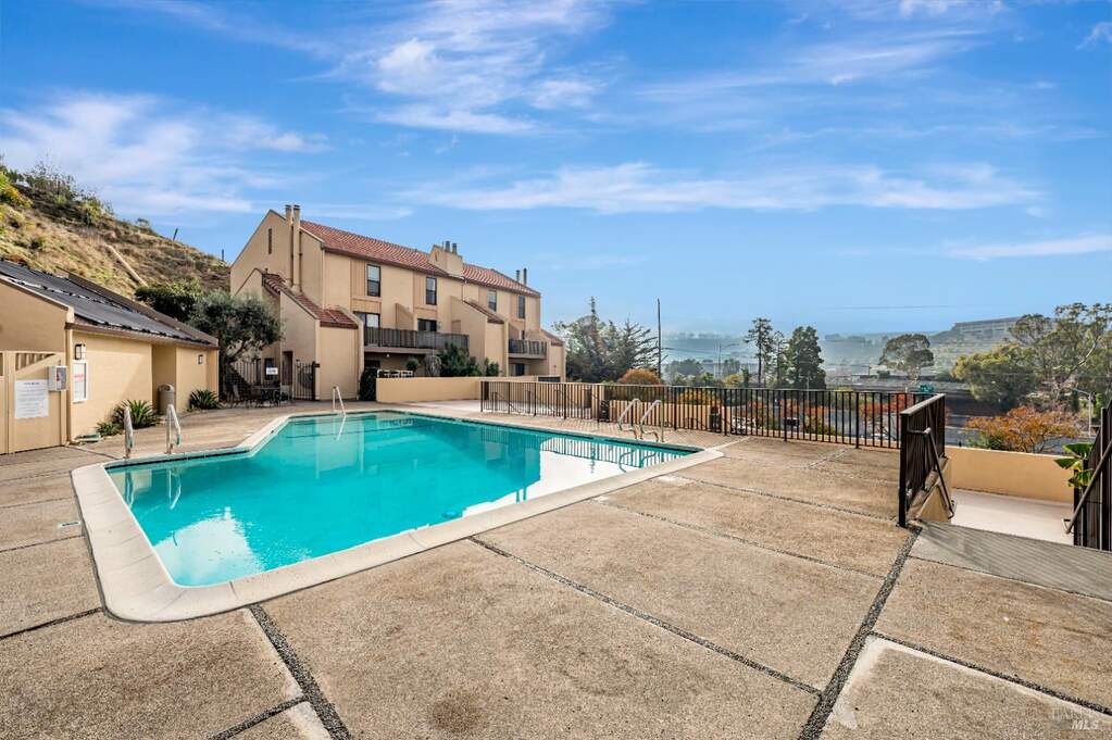100 Marin Center Drive #4, San Rafael, CA 94903