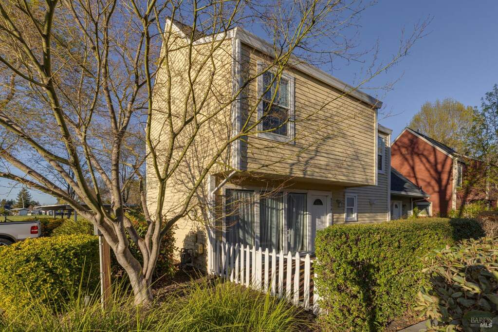 8294 Windmill Farms Drive, Cotati, CA 94931
