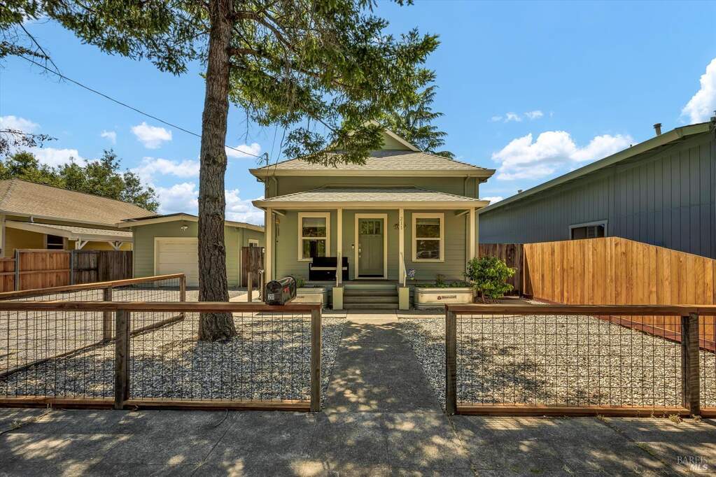 211 Mulberry Street, Cloverdale, CA 95425