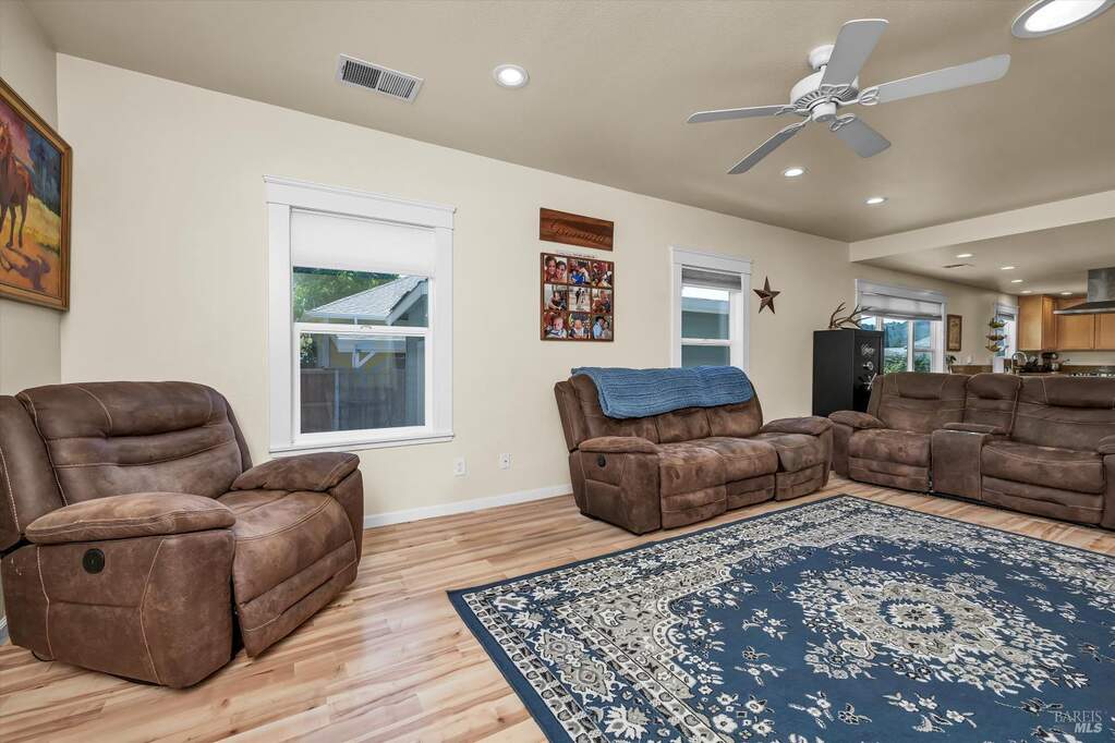 211 Mulberry Street, Cloverdale, CA 95425