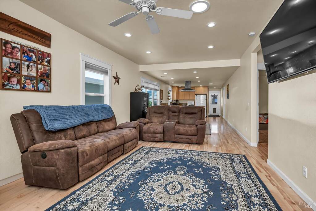 211 Mulberry Street, Cloverdale, CA 95425
