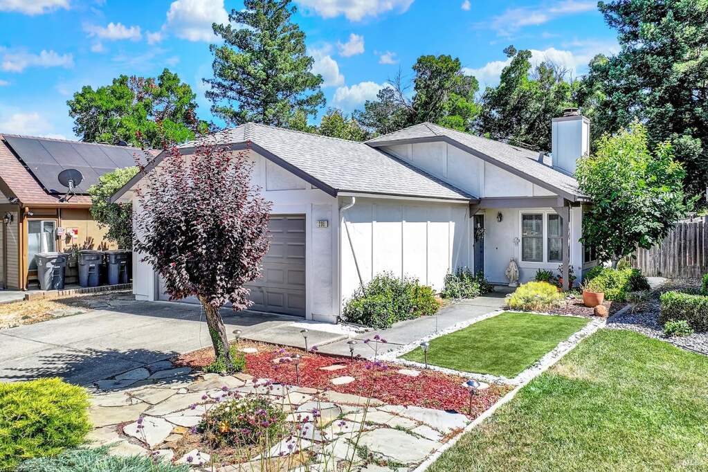 208 Catalpa Lane, Vacaville, CA 95687