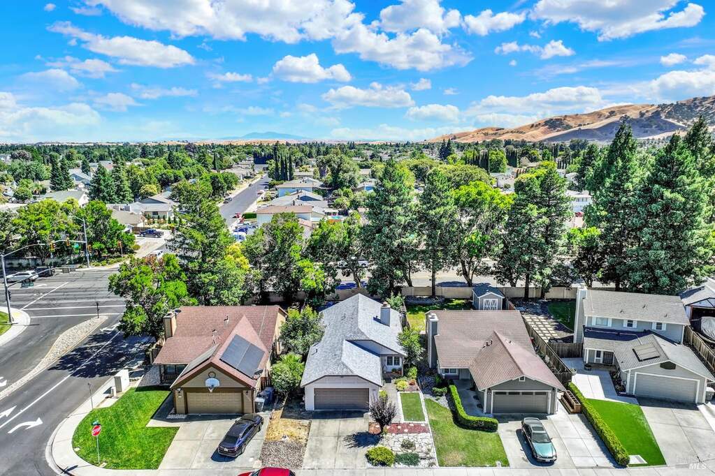 208 Catalpa Lane, Vacaville, CA 95687
